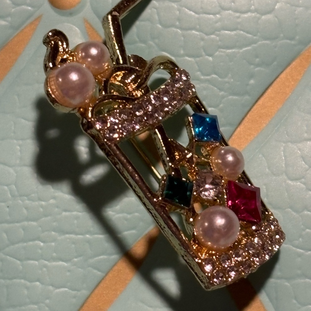 Multicolor Gemstone drink brooch